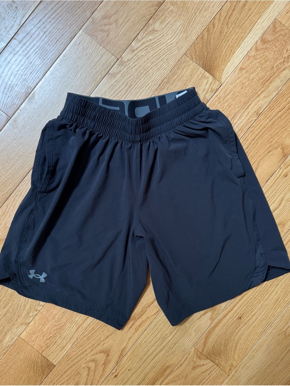 Under Armour Men's Black 8" Athletic Shorts with Side Pockets, Size Small
